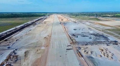 Ảnh 5: Đường cất hạ cánh và hạ tầng khu bay đã hoàn thành. Ảnh: Anh Chiến