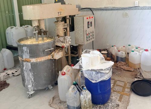 Máy móc, thiết bị “trộn kem”. Ảnh Công an Gia Lai
