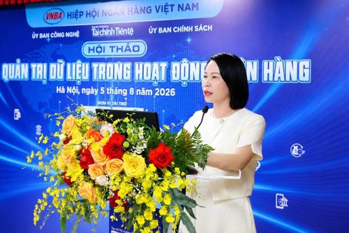 Bà Trần Thị Thanh Bích, Tổng Biên tập Tạp chí Thị trường Tài chính Tiền tệ