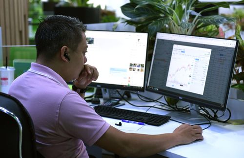 Kết quả bảy tháng đầu năm 2026 có thể trở thành phép thử quan trọng đối với khả năng giữ chân khách hàng của các công ty quản lý quỹ. Ảnh minh họa: Hoàng Anh