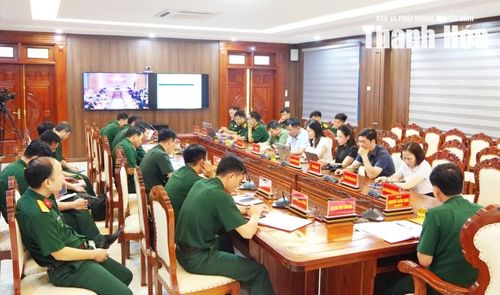 Đại biểu dự hội nghị tại điểm cầu Bộ CHQS tỉnh Thanh Hóa.
