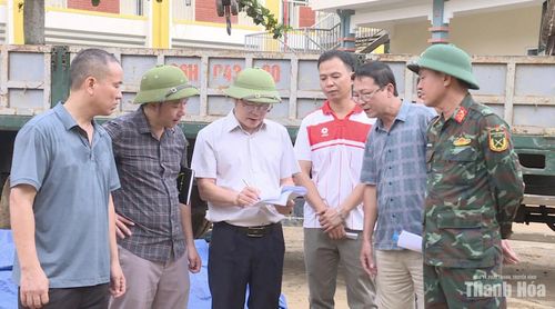 Lãnh đạo Sở Xây dựng Thanh Hóa cùng đơn vị thi công trao đổi phương án nhằm đẩy nhanh tiến độ xây dựng công trình.