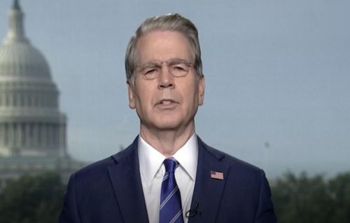 Bộ trưởng Bộ Tài chính Mỹ Scott Bessent trả lời phỏng vấn hãng tin CNBC ngày 4/8/2026 - Ảnh chụp màn hình.