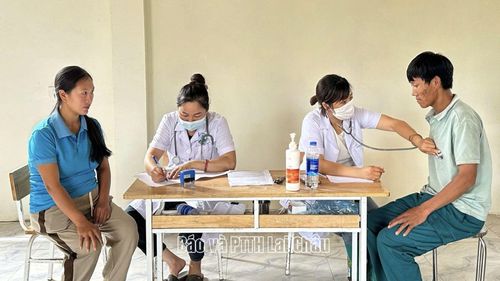 Người dân trong tỉnh được khám sức khỏe định kỳ hoặc khám sàng lọc miễn phí.