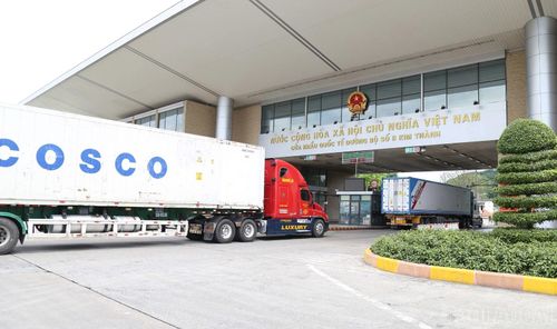 Hoạt động thông quan ổn định tại Cửa khẩu quốc tế đường bộ số II Kim Thành góp phần nâng cao hiệu quả chuỗi logistics.