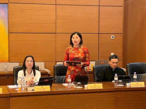 Đại biểu Trần Thị Oanh, Đoàn ĐBQH tỉnh Lâm Đồng nêu ý kiến