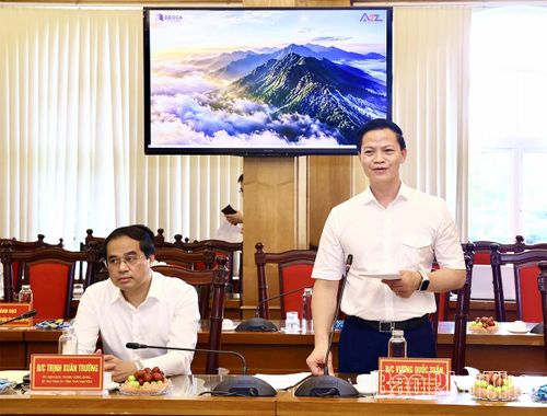 Chủ tịch UBND tỉnh Thái Nguyên Vương Quốc Tuấn phát biểu tại hội nghị.