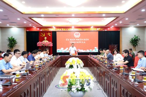 Chủ tịch UBND tỉnh làm việc với các sở, ngành, đơn vị và doanh nghiệp về tình hình giá vật liệu xây dựng, công tác cấp phép khai thác khoáng sản trên địa bàn tỉnh.