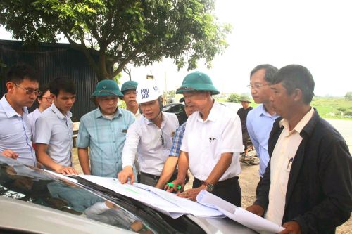 Chủ đầu tư cùng các đơn vị liên quan phối hợp với các xã có dự án đi qua từng bước tháo gỡ điểm nghẽn về mặt bằng dự án.