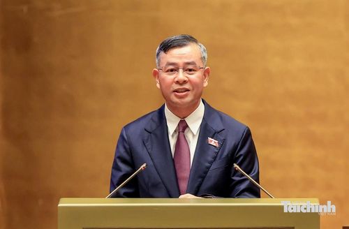 Bộ trưởng Bộ Tài chính Ngô Văn Tuấn phát biểu tại Quốc hội. Ảnh: Đức Thanh