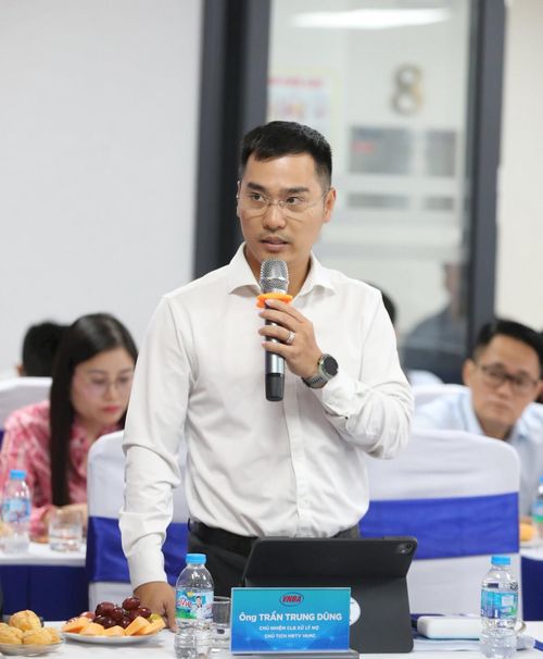 Ông Trần Trung Dũng, Chủ tịch HĐTV Công ty Quản lý tài sản của các TCTD Việt Nam phát biểu tại Hội thảo