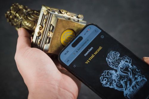 Dự án Sách vật lý số của TS Trần Hậu Yên Thế và cộng sự được tích hợp trong tượng Nghê đồng