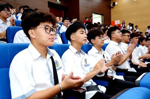 Giáo viên và học sinh các Trường Chuyên khu vực Trung du và Miền núi phía Bắc dự Trại hè Hùng Vương. Ảnh: Quốc Hồng