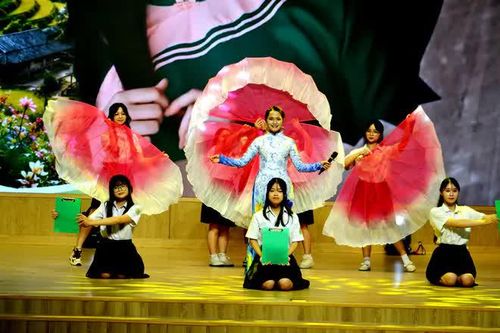 Tiết mục văn nghệ tại lễ khai mạc Trại hè Hùng Vương lần thứ XX. Ảnh: Quốc Hồng