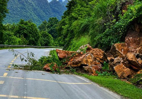 Đợt mưa cuối tháng 7/2026 làm sạt lở đường một số tuyến đường trên địa bàn tỉnh.