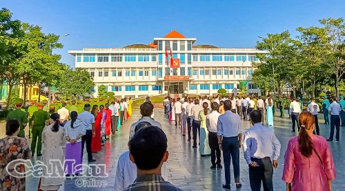 Sáng 3/8, Ðảng ủy xã Vĩnh Lợi tổ chức sinh hoạt dưới cờ tháng 8/2026, kết hợp kể mẩu chuyện “Tháng Tám năm 1945 ở Hà Nội”. (Ảnh xã Vĩnh Lợi cung cấp)