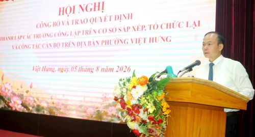 Bí thư Đảng ủy, Chủ tịch HĐND phường Việt Hưng Đường Hoài Nam phát biểu tại hội nghị. Ảnh: B.Duy
