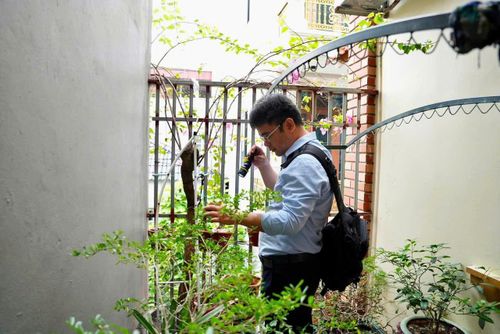 Kiểm tra những địa điểm có nguy cơ cao. Ảnh: Nguyễn Hiên.