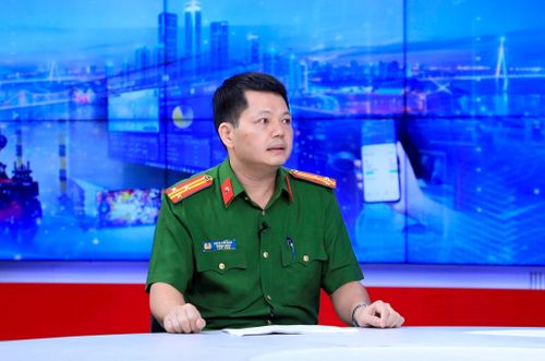 Thượng tá Đoàn Văn Giáp: Các cơ sở sản xuất, kinh doanh phải quản trị an toàn PCCC cho chính cơ sở của mình. Ảnh: Quang Thái