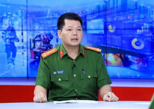 Thượng tá Đoàn Văn Giáp, Trưởng phòng Khoa học công nghệ - Cục Cảnh sát PCCC&CNCH (Bộ Công an) trao đổi tại Chương trình. Ảnh: Quang Thái