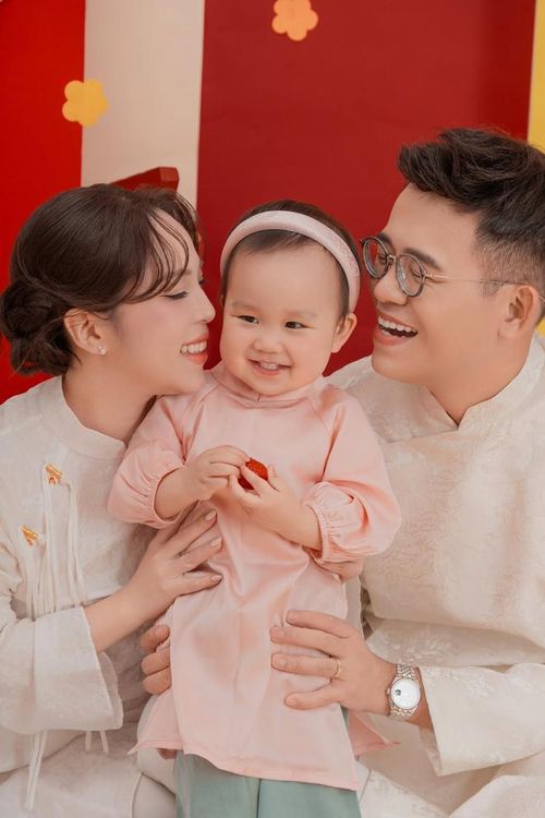Con gái MC Đức Bảo 2 tuổi đáng yêu.