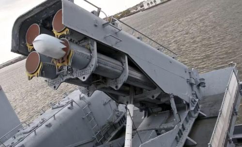 Tuy nhiên, cơ quan này nhấn mạnh năng lực quốc phòng của Nhật Bản chỉ được duy trì ở mức tối thiểu cần thiết và không nhằm đe dọa bất kỳ quốc gia nào.