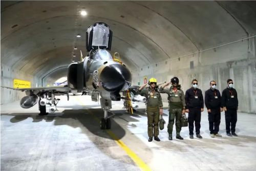 Theo một nguồn tin thứ hai, CENTCOM đang xem xét tất cả các phương án khả thi, khi nhận thấy cần phải đánh giá lại chiến lược tiếp cận cuộc chiến với Iran.