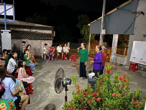 Bài chòi trở thành cầu nối đưa du khách đến gần hơn với văn hóa và con người làng Gò Cỏ