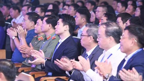 Các đại biểu tham dự Lễ Mít-tinh hưởng ứng Ngày An ninh mạng Việt Nam. (Ảnh: TRẦN HẢI)