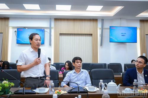Tiến sĩ Nguyễn Đình Phúc, Giám đốc Bệnh viện Đống Đa, phát biểu tại tọa đàm.