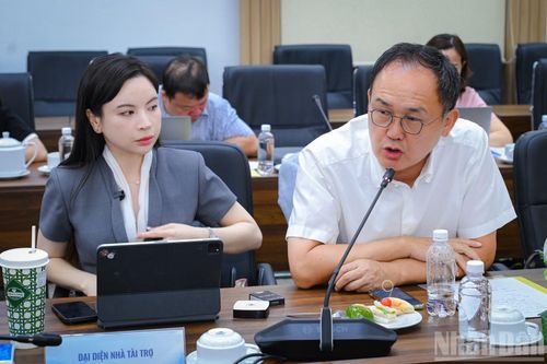 Giáo sư Bonha Goo, Đại học Konyang Hàn Quốc, chia sẻ về chuyên môn tại tọa đàm.