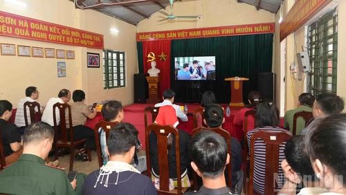 Quang cảnh lễ ra mắt mô hình “Thôn số” tại xã Bát Xát.
