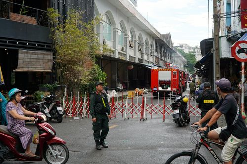  Hiện trường vụ cháy đã được phong tỏa để phục vụ công tác điều tra. Ảnh: PHÚ NGÂN 