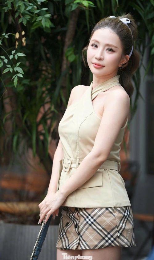 Trước sức ép dư luận, Quỳnh Nga trốn trong nhà cả tuần. Sự việc cũng khiến cô mất nhiệt huyết với nghệ thuật và dần rời xa màn ảnh. "Mỗi lần như thế, tôi lại thu mình lại. Sau đó, tôi tiếp tục nhận được lời mời tham gia những bộ phim khác, nhưng vẫn là dạng vai giống như nhân vật Nhã và tôi đã từ chối", nữ diễn viên chia sẻ.