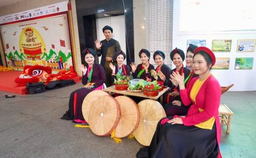 Khu vực giao lưu với các nghệ nhân quan họ và trải nghiệm văn hóa Kinh Bắc.