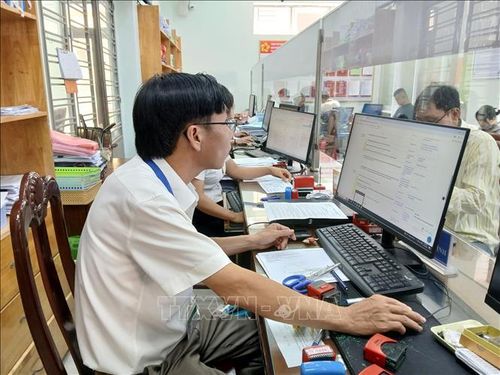 Đưa dịch vụ công lên môi trường số, tất cả được xây dựng trên nền tảng dữ liệu số dùng chung, giúp người dân và tổ chức được phụ vụ “một lần khai, dùng nhiều lần”.