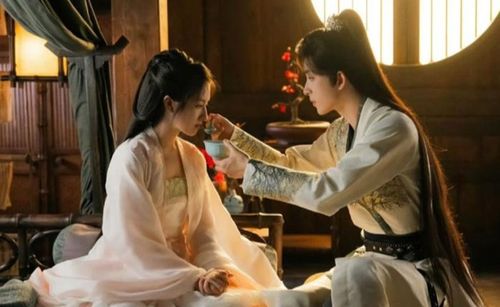 Ngao Thụy Bằng và Lý Lan Địch. Ảnh: VieON