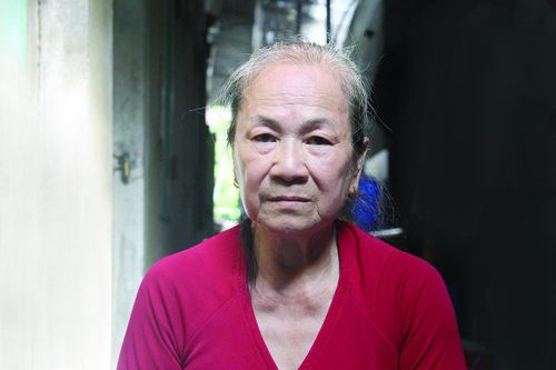 Bà Nguyễn Thị Oanh từng bươn chải kiếm sống bằng nhiều nghề