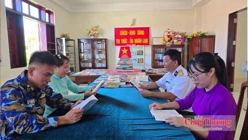 Hoạt động đọc sách tại đảo Đá Tây A - Đặc khu Trường Sa, tỉnh Khánh Hòa.