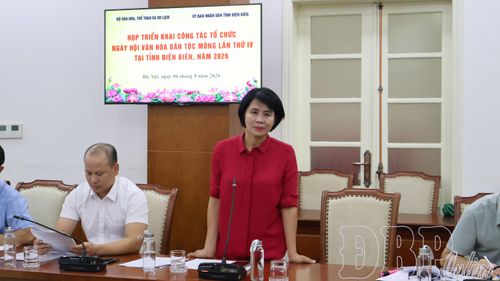 Đại biểu thảo luận tại cuộc họp.