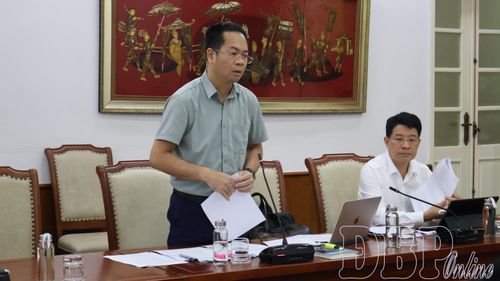 Giám đốc Sở Văn hóa, Thể thao và Du lịch Điện Biên Trần Hải Hà phát biểu tại cuộc họp.