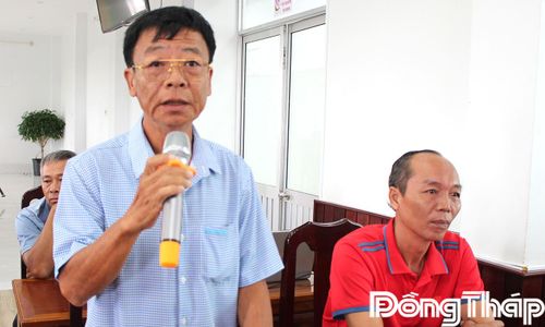 Cử tri phường Mỹ Trà nêu ý kiến, kiến nghị tại buổi tiếp xúc.
