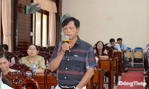 Cử tri phường Mỹ Tho nêu ý kiến, kiến nghị tại buổi tiếp xúc.