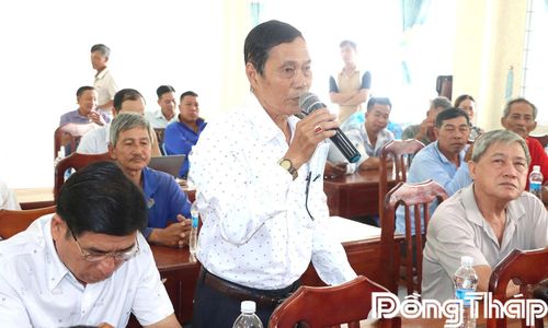 Cử tri xã An Phước nêu ý kiến, kiến nghị tại buổi tiếp xúc.