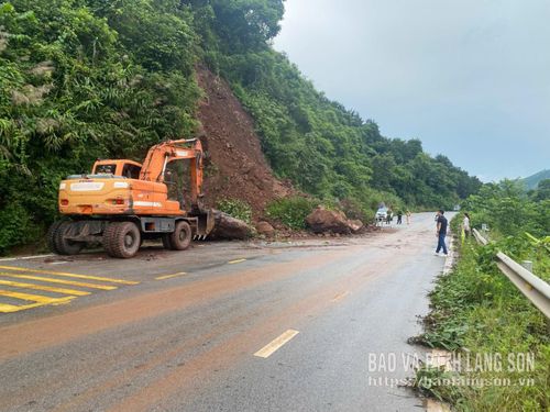 Điểm sạt lở cơ bản đã xử lý thông tuyến, đảm bảo lưu thông cho các phương tiện