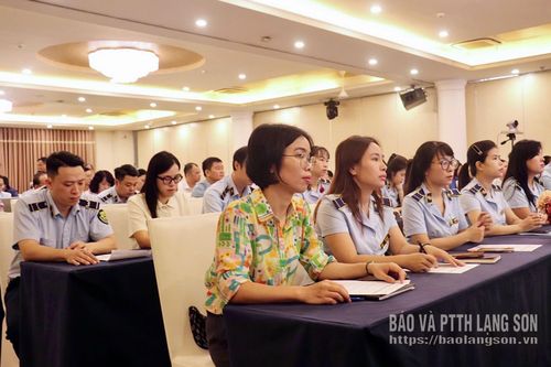 Các đại biểu tham dự hội nghị