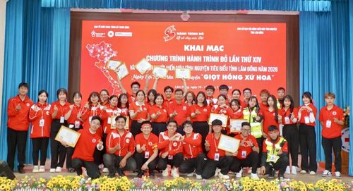 Hội Chữ thập đỏ tỉnh trao giấy chứng nhận tham gia Hành trình Đỏ năm 2026 cho 40 tình nguyện viên