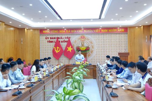 Quang cảnh buổi làm việc