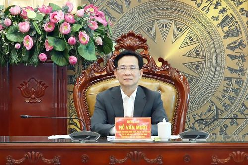 Đồng chí Hồ Văn Mười, Ủy viên Ban Chấp hành Trung ương Đảng, Phó Bí thư Tỉnh ủy, Chủ tịch UBND tỉnh, Phó trưởng Tiểu ban Thường trực Tiểu Ban Chỉ đạo An ninh mạng tỉnh dự và chủ trì tại điểm cầu tỉnh Lâm Đồng