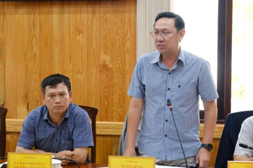 Phó Giám đốc Sở Xây dựng Bùi Trường Sơn phát biểu tại buổi làm việc